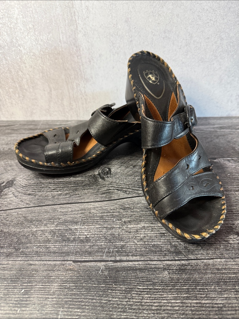 Ariat brand Women's size 8.5 leather sandals